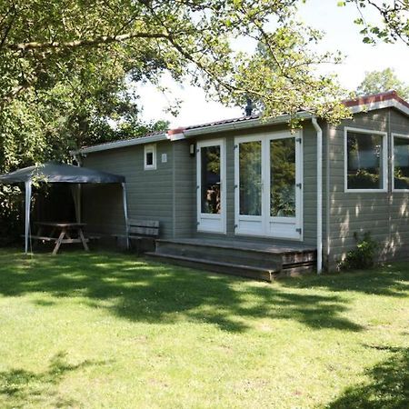 Een Chalet Met Prive Sauna En Tuin Villa Tzummarum Exterior photo