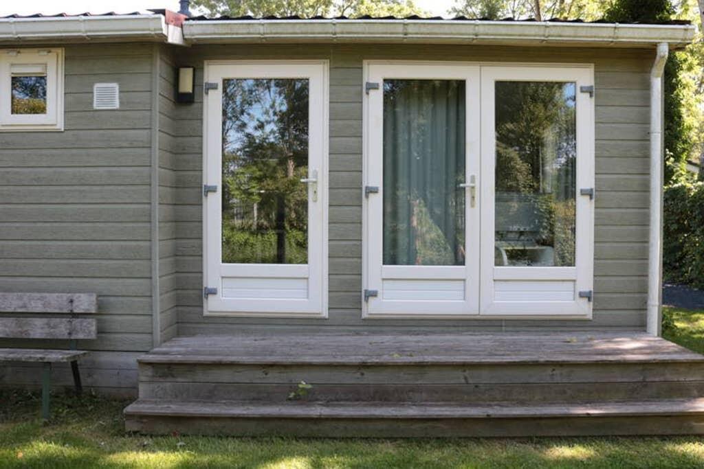 Een Chalet Met Prive Sauna En Tuin Villa Tzummarum Exterior photo
