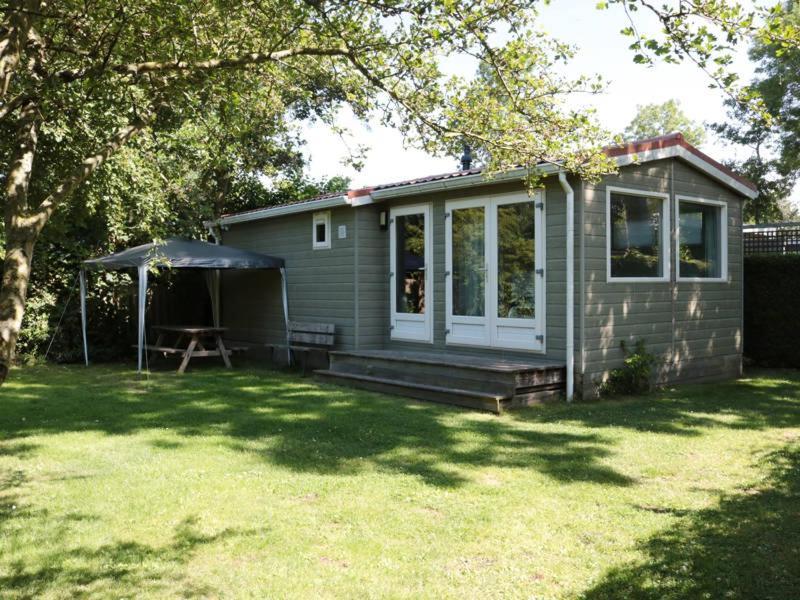Een Chalet Met Prive Sauna En Tuin Villa Tzummarum Exterior photo