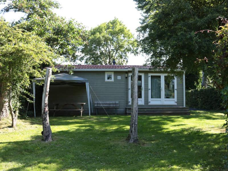 Een Chalet Met Prive Sauna En Tuin Villa Tzummarum Exterior photo